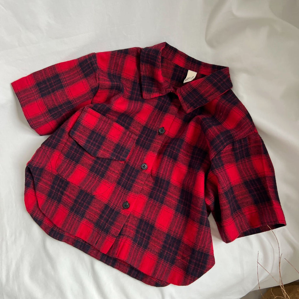 Loose soft mid sleeved checkered shirt