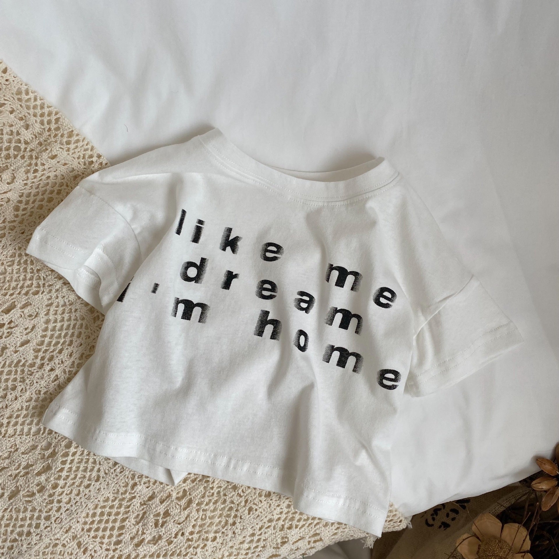 Skin friendly letter printed short sleeved T-shirt