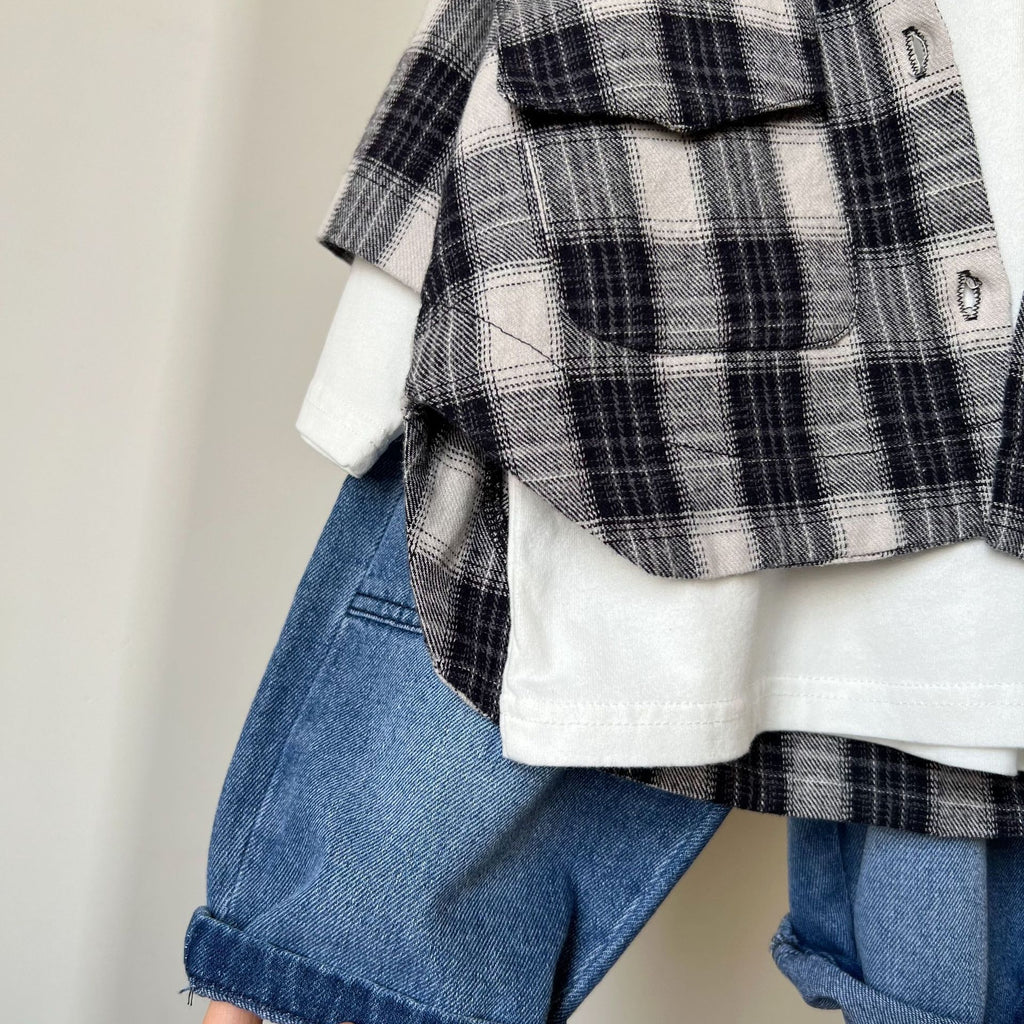 Loose soft mid sleeved checkered shirt