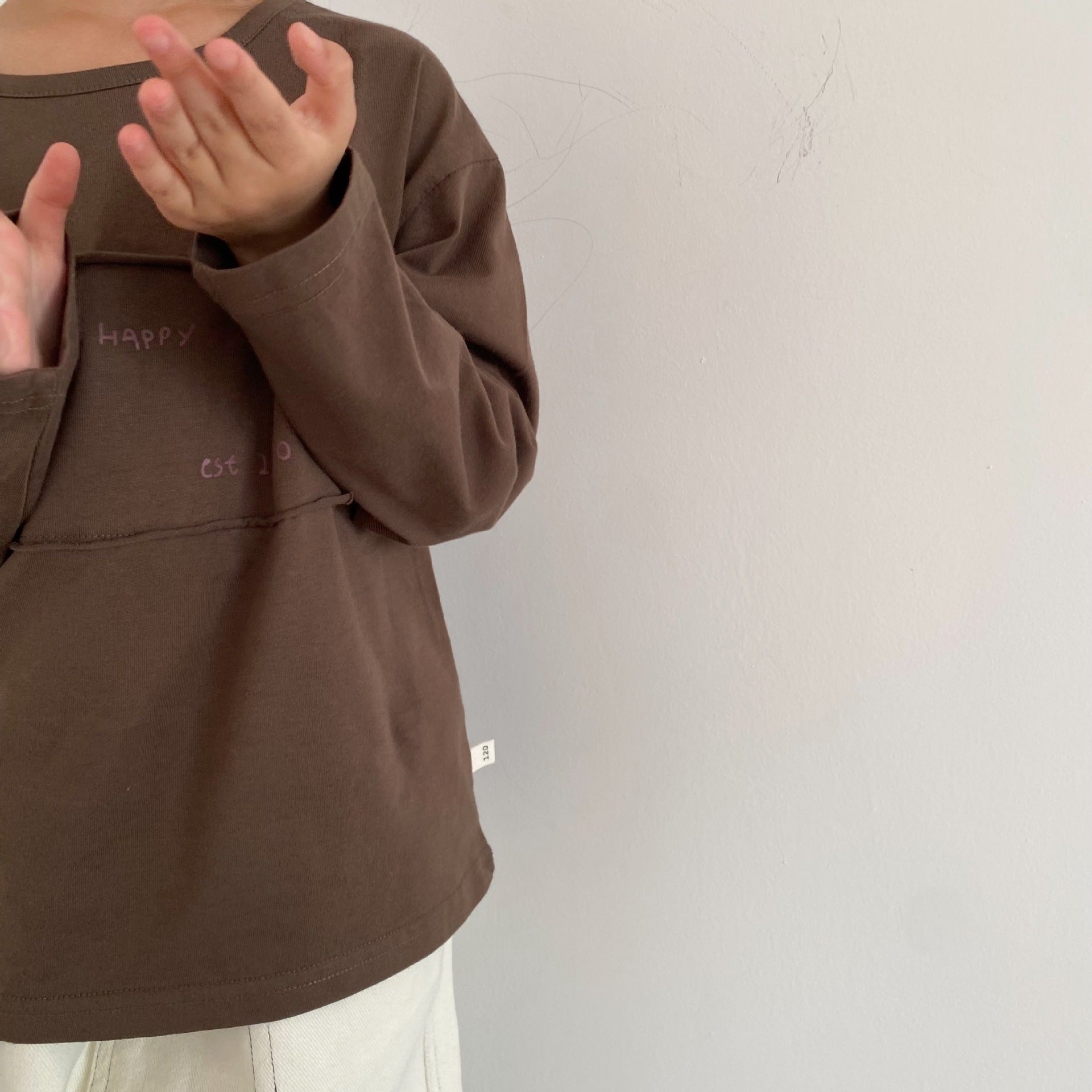 Adhesive letter printed base shirt