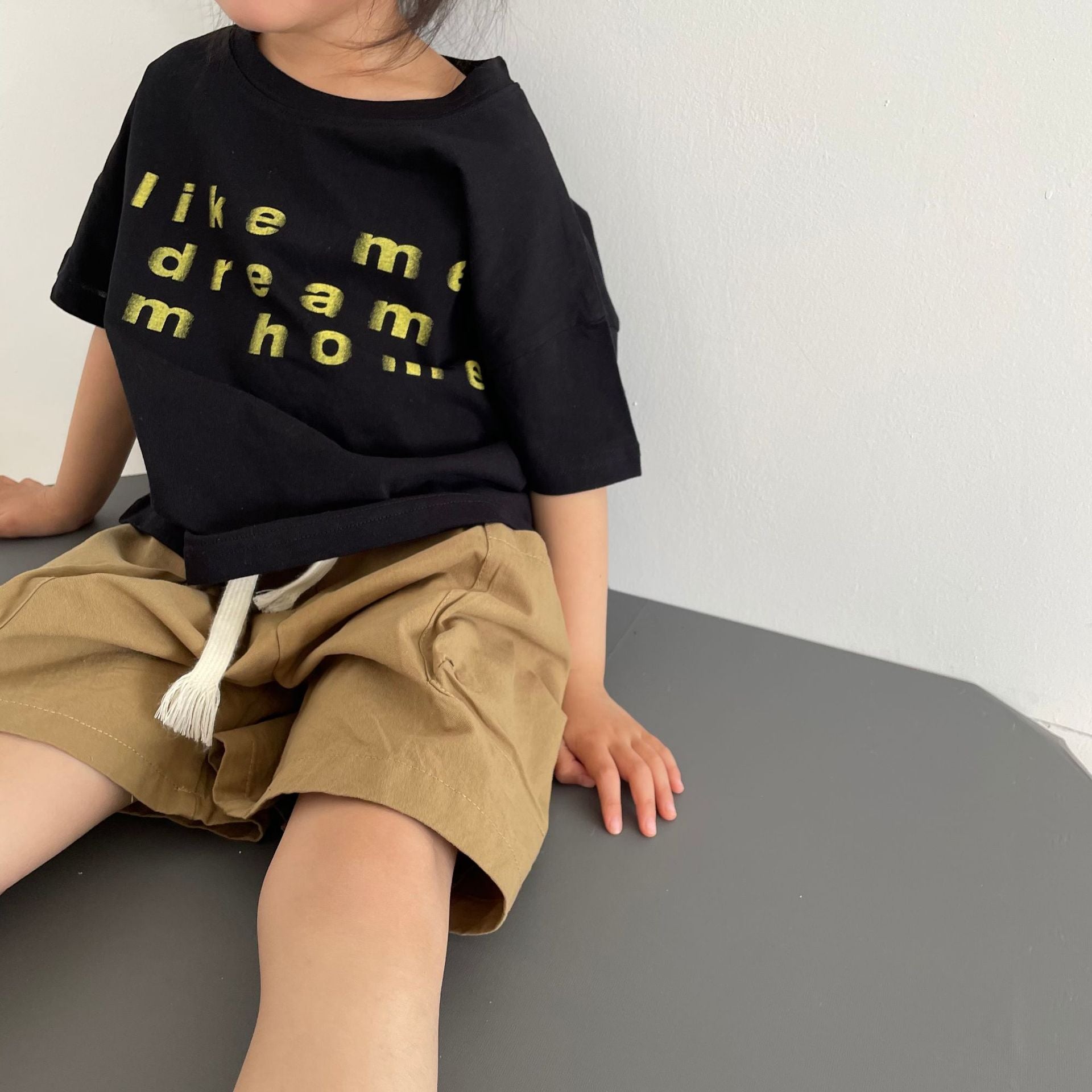 Skin friendly letter printed short sleeved T-shirt